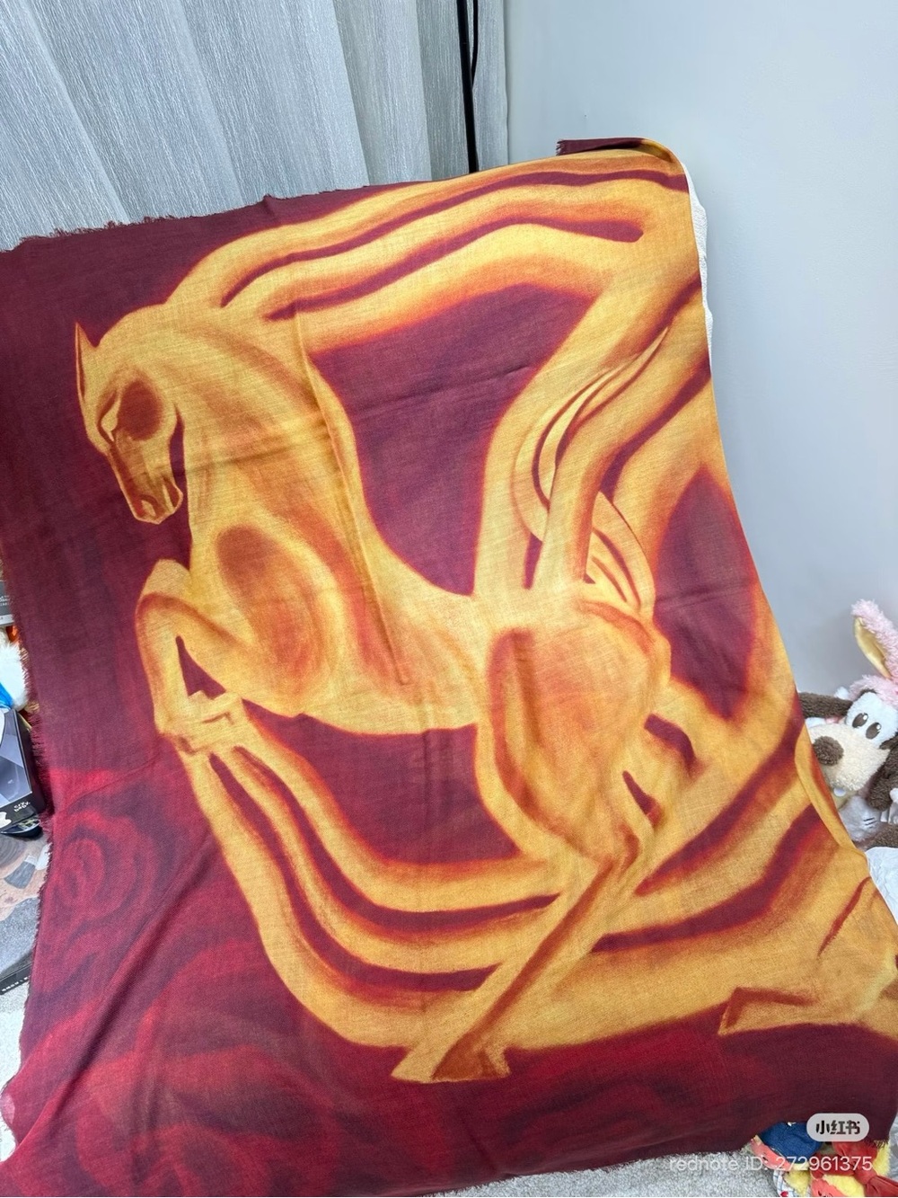 CHANEL VIC gift 2026 red horse soft scarf cashmere No box Used once - Picture 9 of 9